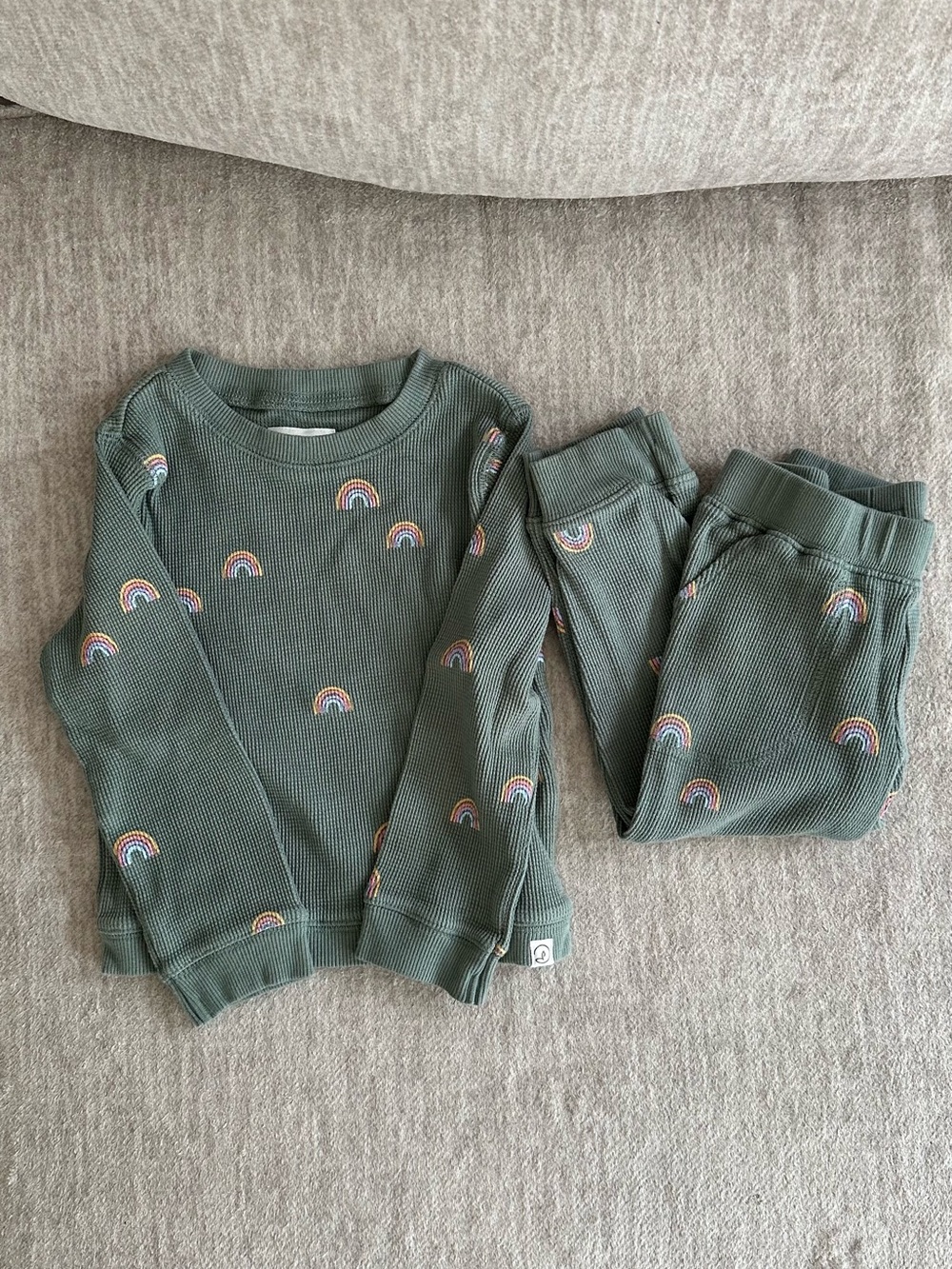 Little Planet by Carter’s Organic Rainbow Lounge Set – Size 2T